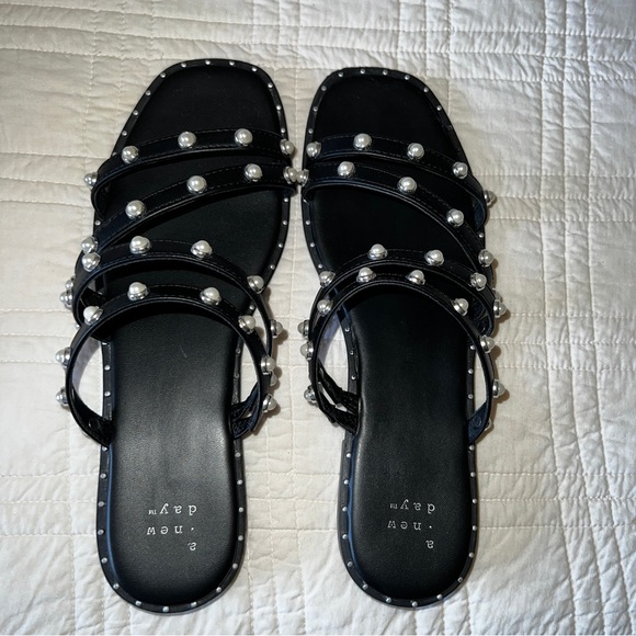 Target a new day sandal slides black 7.5 EUC - Picture 8 of 9